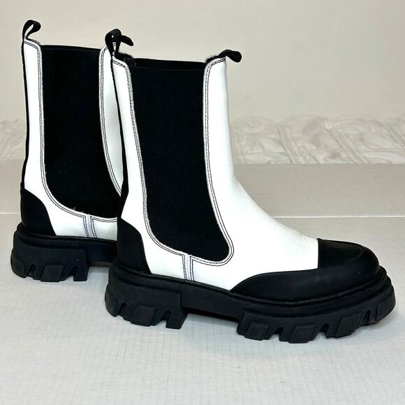 Ganni White Black Leather Chelsea Calf high Platform pull on Boots Size 38 - Picture 1 of 11